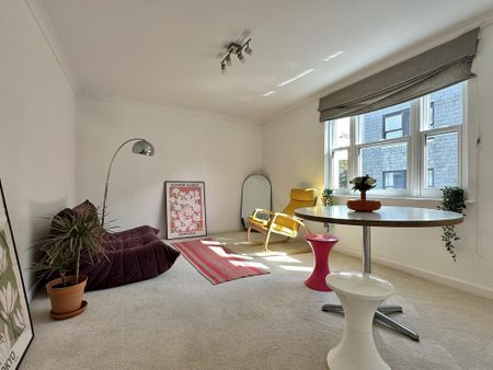 2 bedroom flat to rent - Photo 2