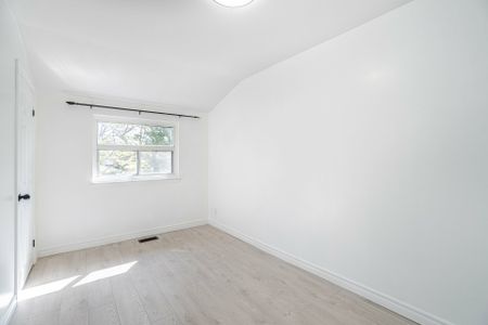 For Lease - 853 Bem Avenue, Pickering, Ontario - Photo 2