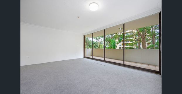 MODERN APARTMENT WITH POOL AND NORTH-EAST ASPECT - Photo 1