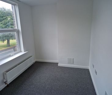 3 Bed Terraced House, Moor Road, LS10 - Photo 1