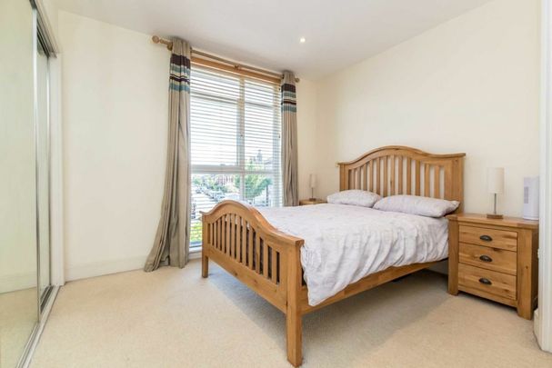 Merton Road, SW19, London - Photo 1