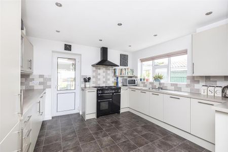 4 bedroom detached house to rent - Photo 5