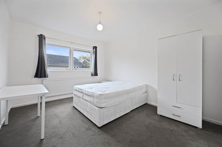 Price £900 pw - Available Now - Furnished - Photo 3