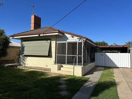 4 Winston Street, SHEPPARTON VIC 3630 - Photo 3