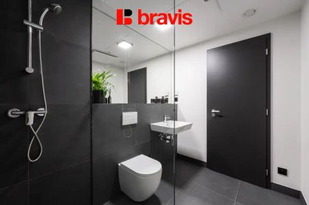 Pronájem 1+kk, Královopolská, Brno: All-in vybavení, lodžie, wifi, gym, garážové stání - Photo 4