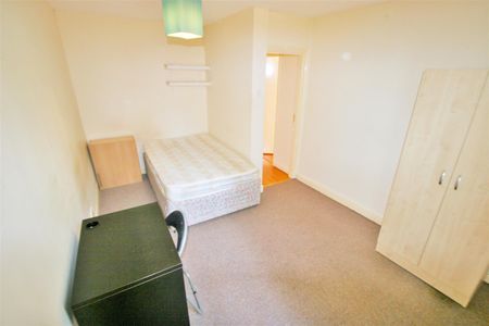 3 Bed Flat, North Hill Road, LS6 - Photo 3