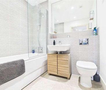 Bolton Drive, Shinfield, Reading, Berkshire, RG2 - Photo 6