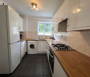 4 bedroom semi-detached house to rent - Photo 6