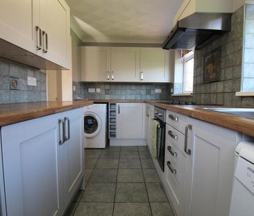 4 bedroom detached house to rent - Photo 4