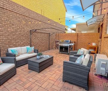 2-Bedroom Townhouse with Lock-Up Garage - Photo 3