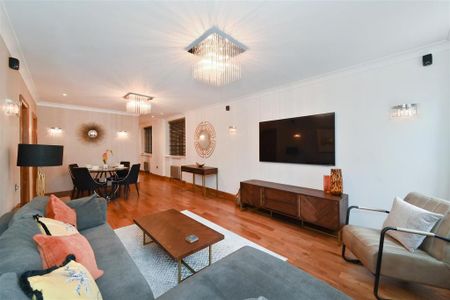 3 bedroom flat to rent - Photo 2