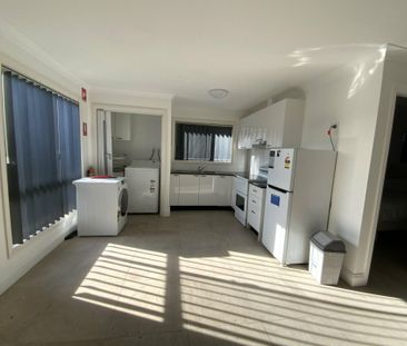 Two bedrooms free standing home. - Photo 5