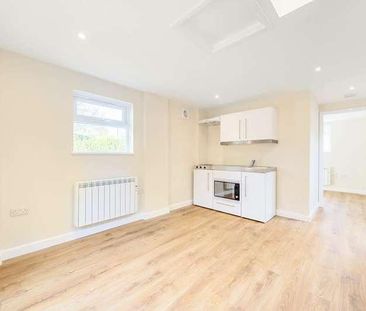 Cherry Close, Newbury, RG14 - Photo 1