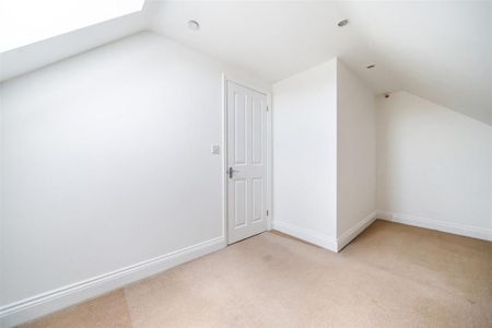 3 bedroom flat to rent - Photo 4