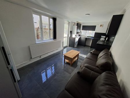 Malefant Street, Cardiff - Photo 2