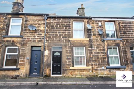 2 Bedroom House - Mid Terrace To Let - Photo 3