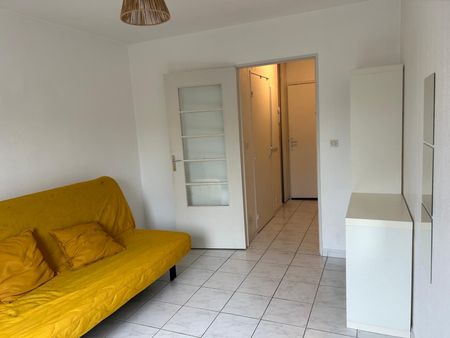 A Louer - Studio avec place de parking privée - Photo 3