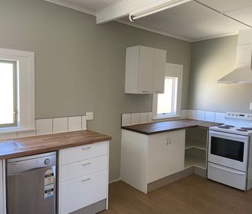 Avenue Road West,Hastings Central - Photo 5