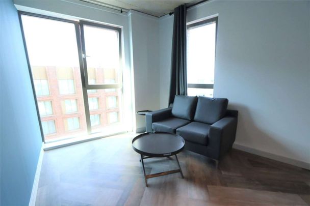 Stunning Fully Furnished Two Double Bedroom, Two Bathroom Apartment on the 5th floor of the Ancoats Gardens development. - Photo 1