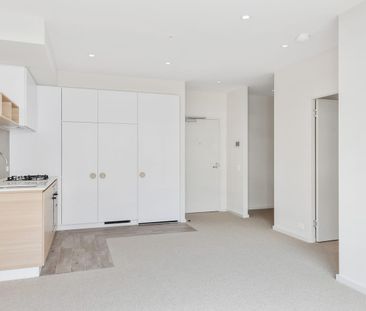 Modern One Bedroom Apartment Plus Study! - Photo 6