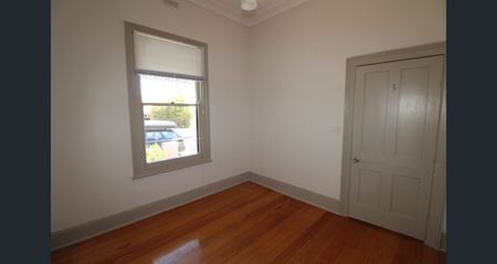 10 Hodgson Terrace, Richmond VIC 3121 - House For Rent | Domain - Photo 2