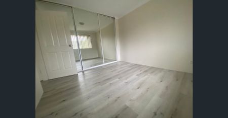 Spacious 2-Bedroom Security Unit in Convenient Location - Photo 4