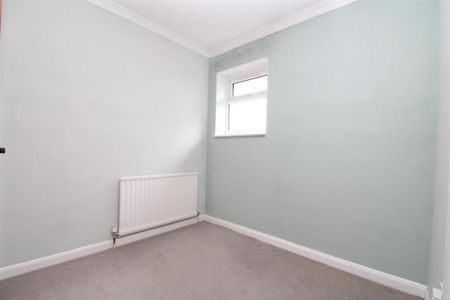 4 bedroom detached house to rent - Photo 2