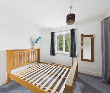 2 bedroom end of terrace house to rent - Photo 2