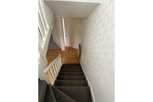 4 bedroom semi-detached house to rent - Photo 1