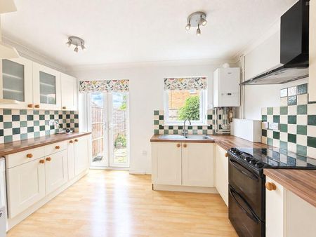 2 bedroom terraced house to rent - Photo 3