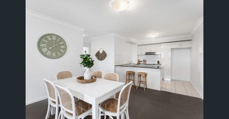 Elevated third floor position with cool sea breezes - Photo 2