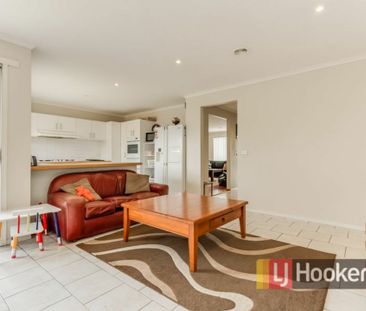 34 Bounty Way, Berwick VIC - Photo 4
