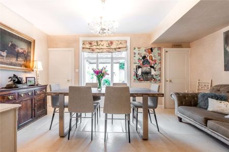 This unique family home has been thoughtfully designed throughout to offer a range of flexible and stylish accommodation, located on the prestigious Ridgemount Road. - Photo 5
