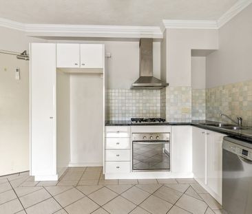 One Bedroom Unit - BRAND NEW CARPET! - Photo 4