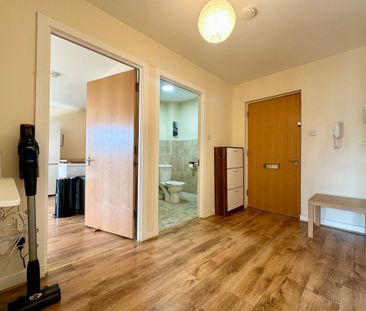 2 bedroom flat to rent - Photo 4