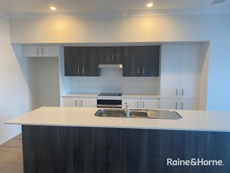 Modern Townhouse Living by the Shoalhaven River - Photo 4
