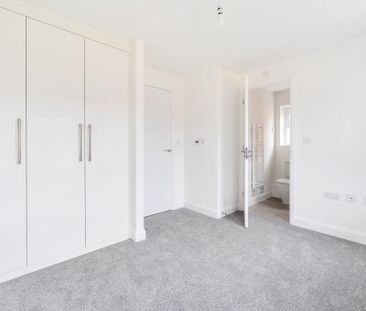 3 bedroom semi-detached house to rent - Photo 4