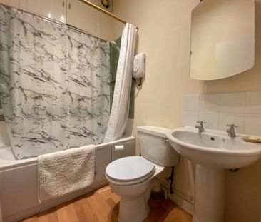 Wallfield Place, First Right, AB25 - Photo 6