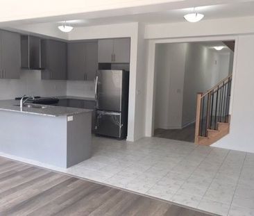 For Lease - 118 Knott End Crescent, Newmarket, Ontario - Photo 1