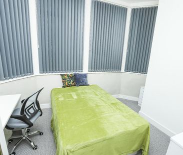 5 bedroom end of terrace house to rent - Photo 3