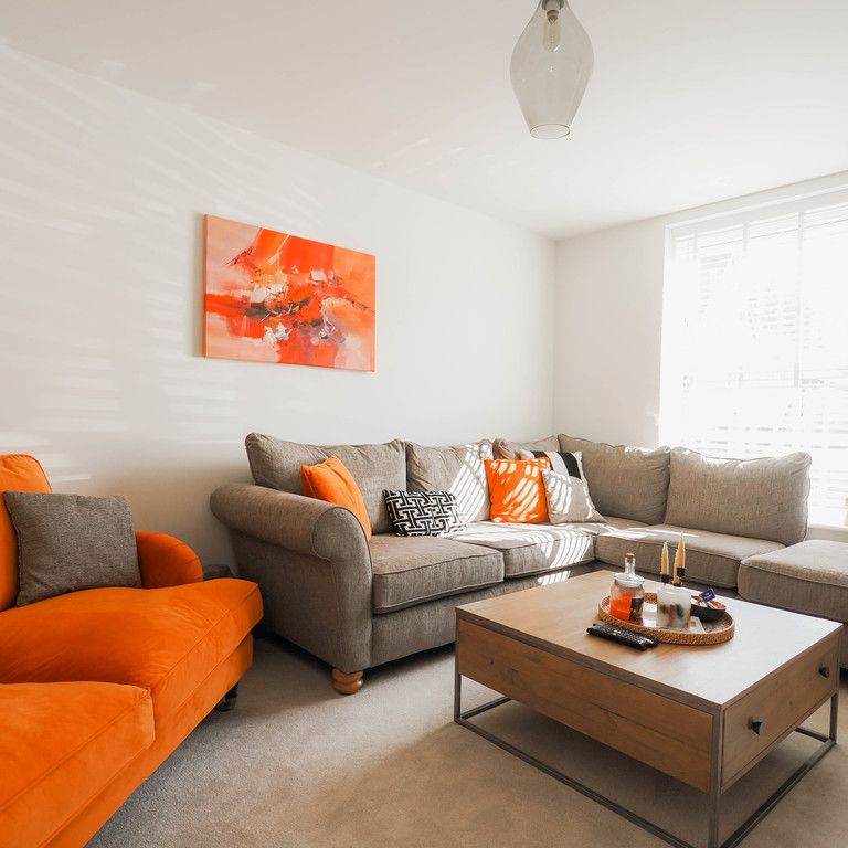 3 bedroom semi-detached to let - Photo 1