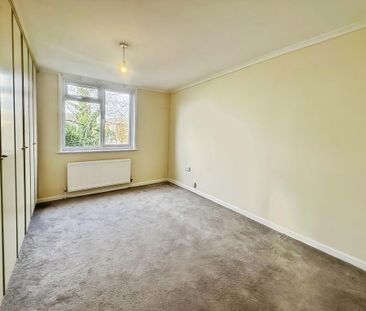 4 bedroom end of terrace house to rent - Photo 3