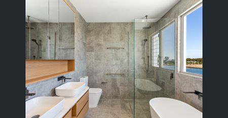 Tri-Level Waterfront Townhouse with Private Pool, Pontoon & Premium Finishes CONTACT JULIE SYKES 0438 050 110 - Photo 3