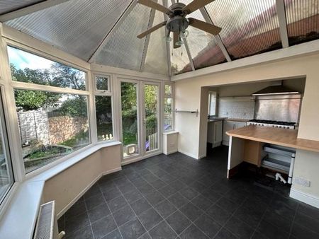 3 bedroom semi-detached house to rent - Photo 5