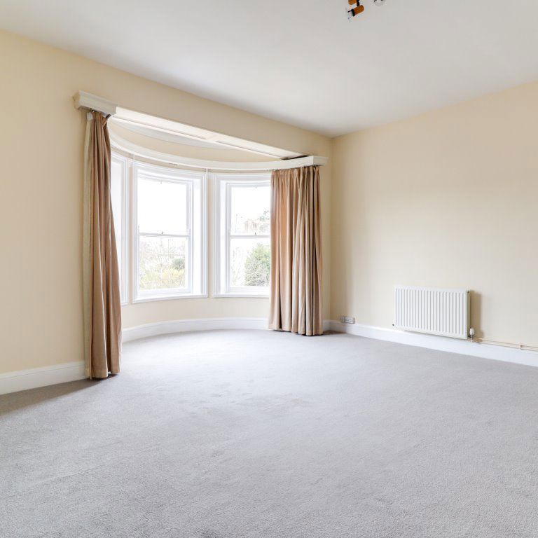 A 1 Bedroom Flat in The Park GL53 0JX - Photo 1