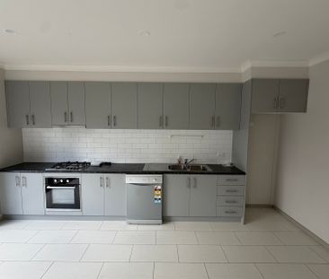 GREAT LOCATION! GREAT TOWNHOUSE! - Photo 3