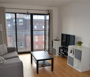 Top floor apartment with rooftop views over Newbury, in the heart o... - Photo 6