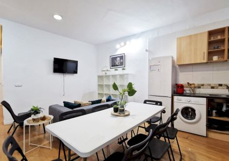 Room for young people in Madrid, Preciados Street - Photo 5