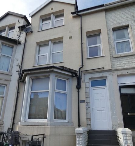 Palatine Road Flat 4 - Photo 3