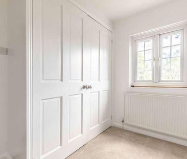 Albert Cottages, Clewer Hill Road, Windsor, SL4 - Photo 1